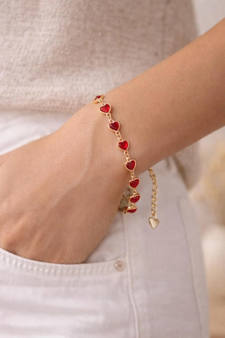 Pulsera dorada con corazones – delicada y romántica ✨ – photo 2